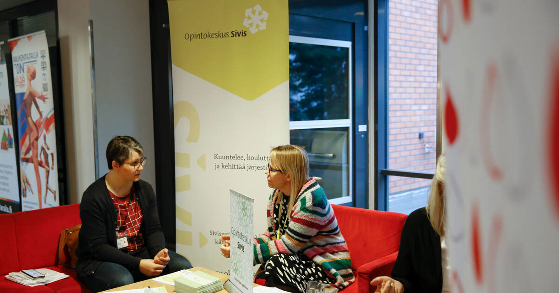 Studiecentralen Sivis informationspunkt på ett evenemang.