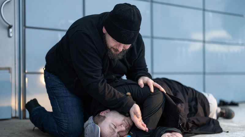 Skulle du kunna lära ut första hjälpen till personer som använder droger?